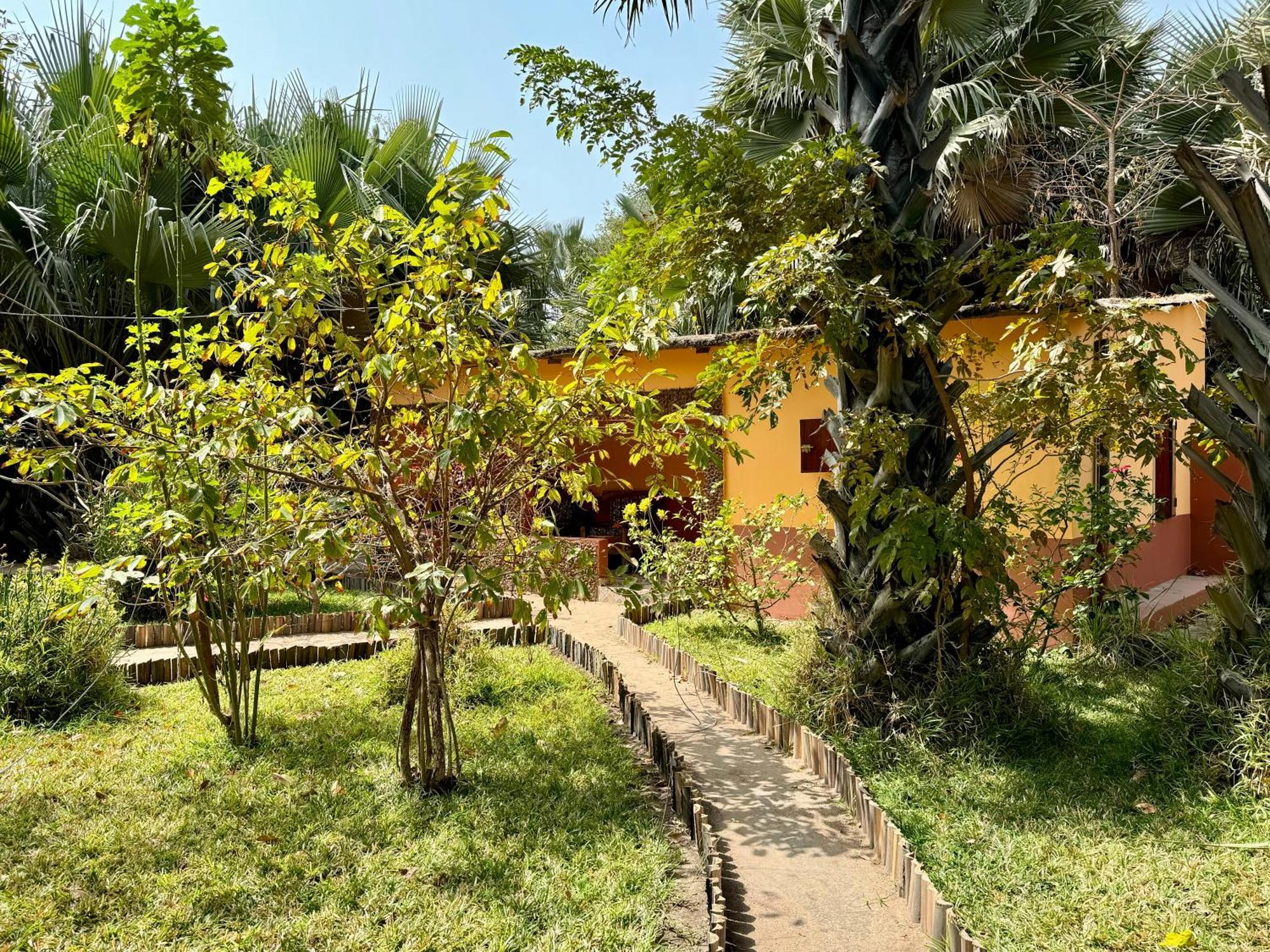 Little'S Nature Retreat Kartong Экстерьер фото